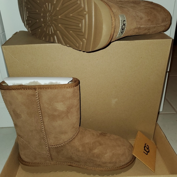 UGG Boots - Picture 1 of 4